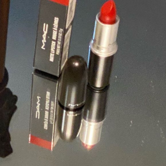 M•A•C RUSSIAN RED MATTE LIPSTICK - Picture 8 of 11